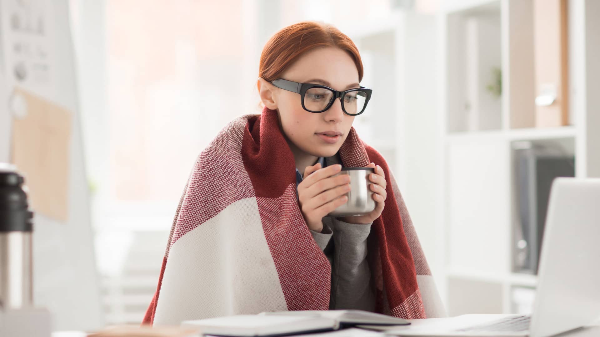 Invierno en la oficina: cómo prevenir el sedentarismo y fortalecer el bienestar laboral